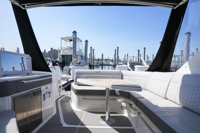 Slide: The Image of Sea Ray 320 Sundancer 2023 - 5270942