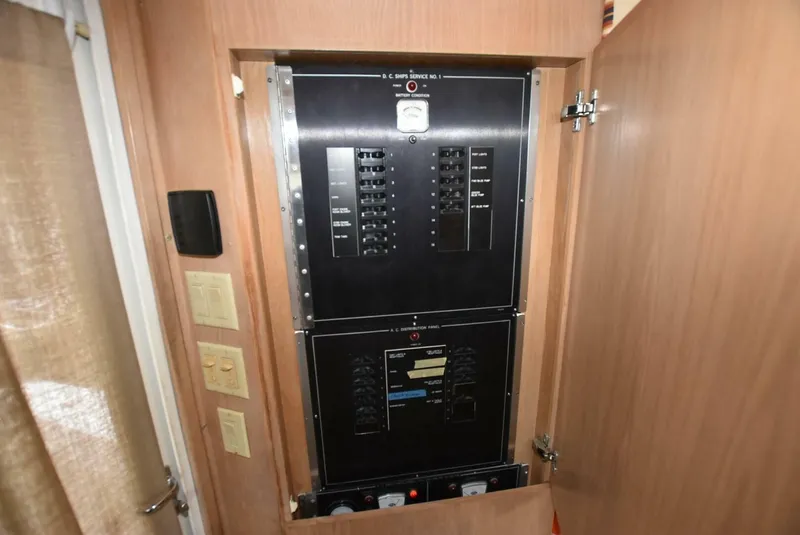 Slide: The Image of Hatteras 50 Convertilble 1996 - 5003497