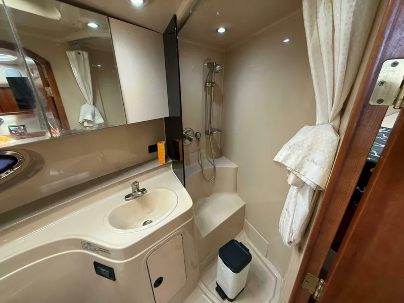 Slide: The Image of Cruisers Yachts 340 Express 2005 - 4997838