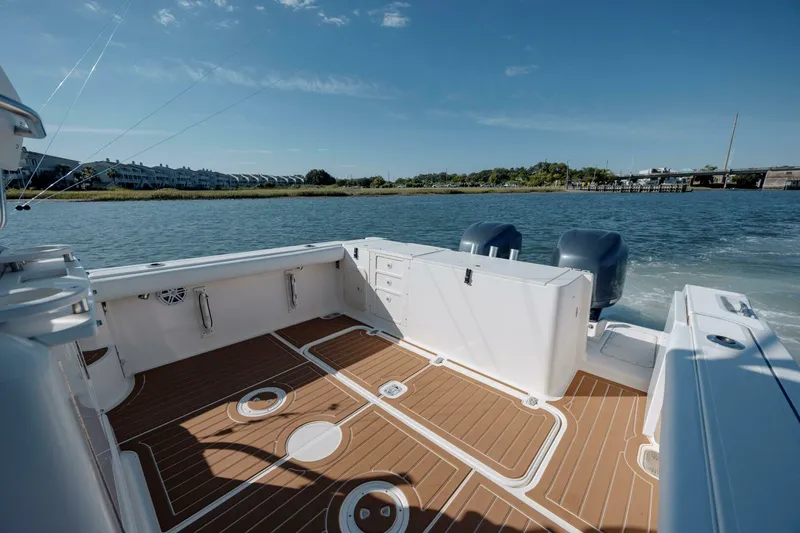 Slide: The Image of Pursuit 3070 Offshore Center Console 2002 - 4997863
