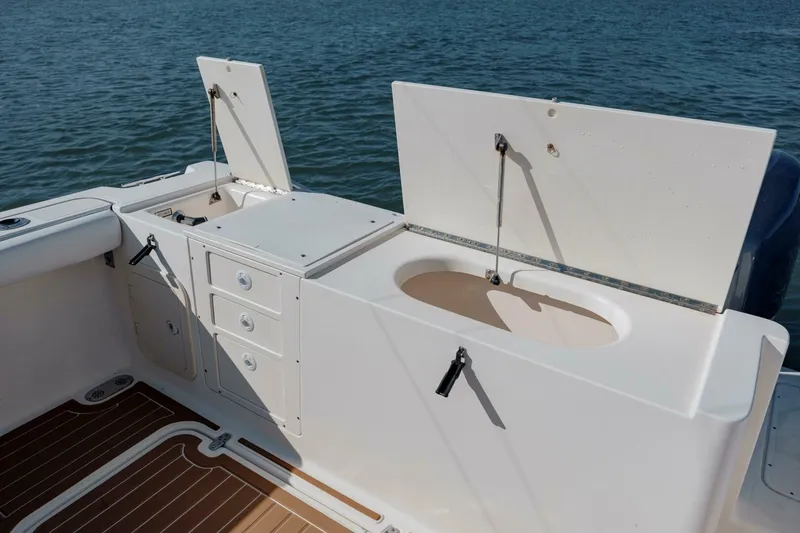 Slide: The Image of Pursuit 3070 Offshore Center Console 2002 - 4997866
