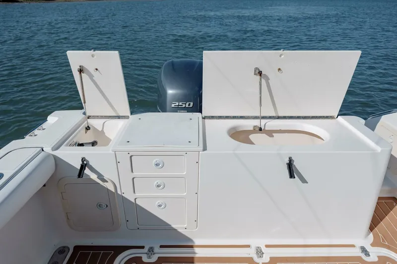 Slide: The Image of Pursuit 3070 Offshore Center Console 2002 - 4997867