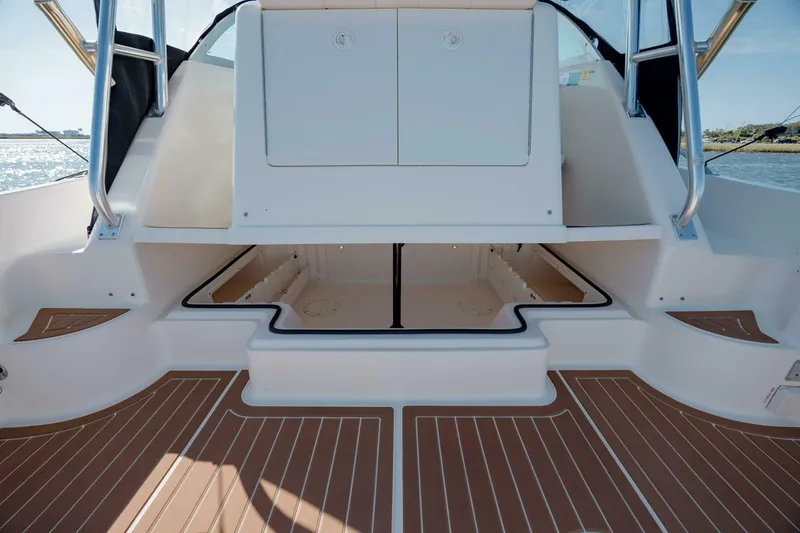Slide: The Image of Pursuit 3070 Offshore Center Console 2002 - 4997881