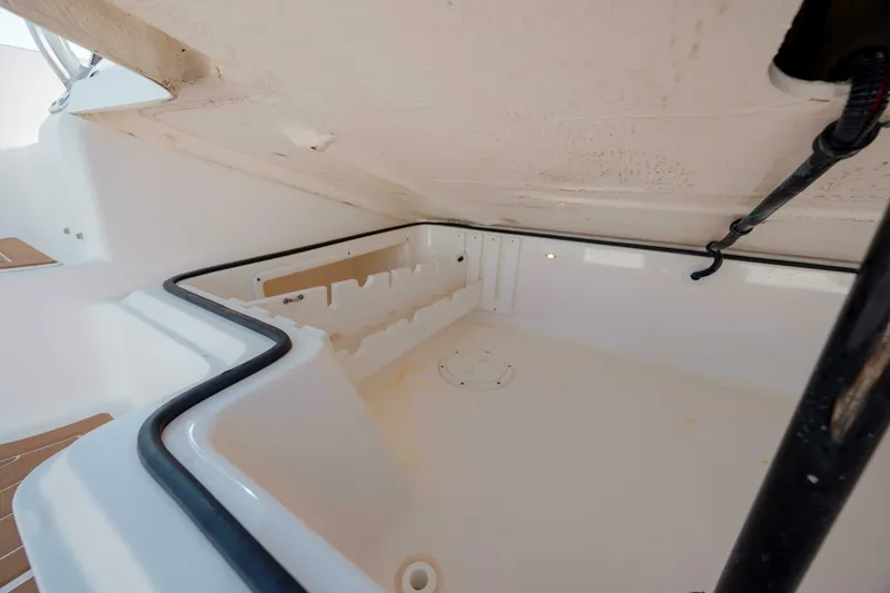 Slide: The Image of Pursuit 3070 Offshore Center Console 2002 - 4997882