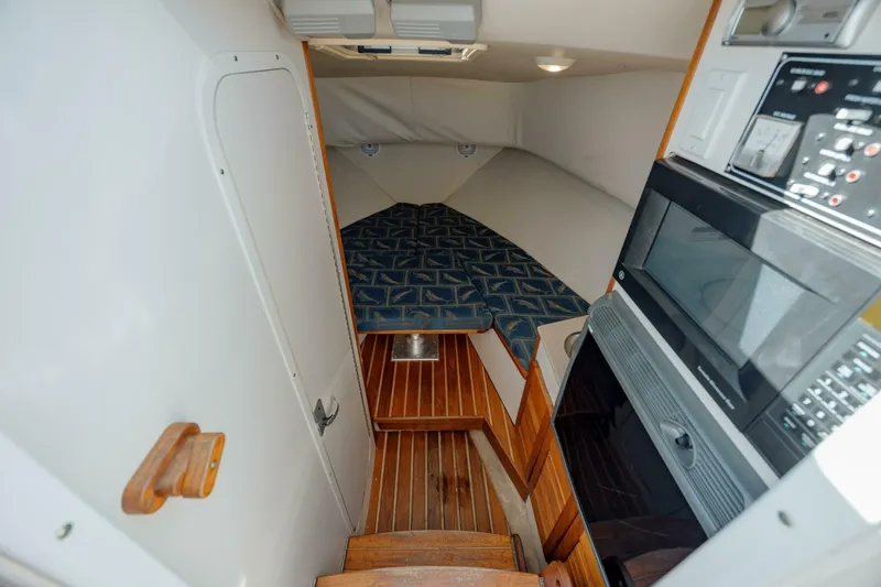 Slide: The Image of Pursuit 3070 Offshore Center Console 2002 - 4997884