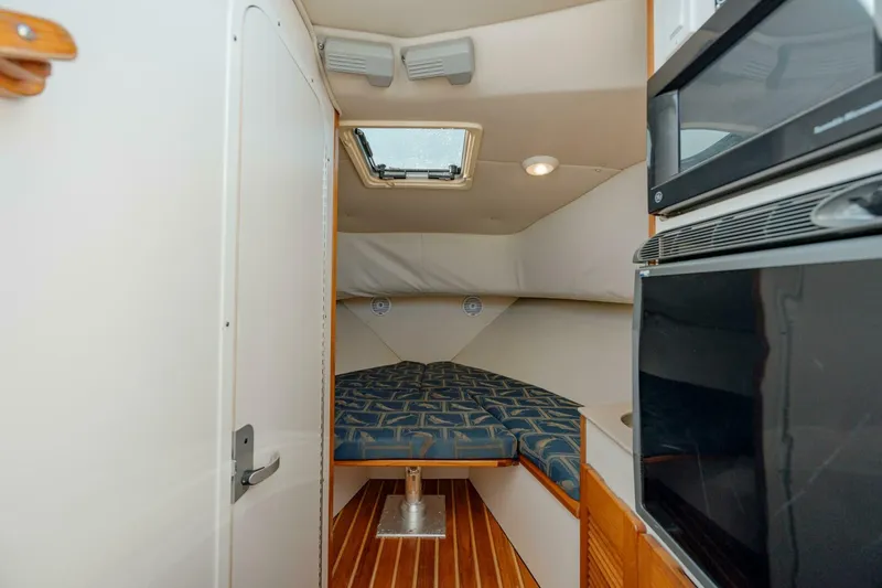 Slide: The Image of Pursuit 3070 Offshore Center Console 2002 - 4997885