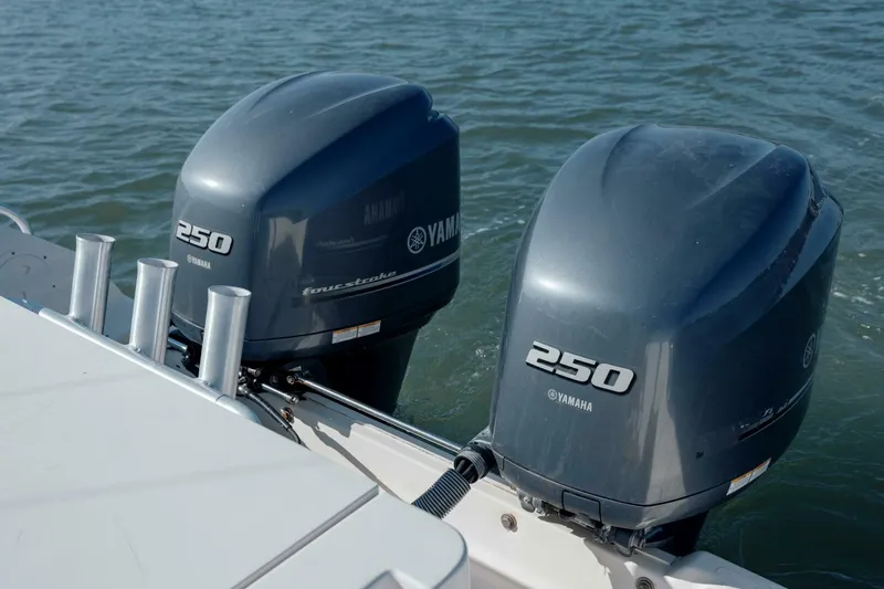 Slide: The Image of Pursuit 3070 Offshore Center Console 2002 - 4997893