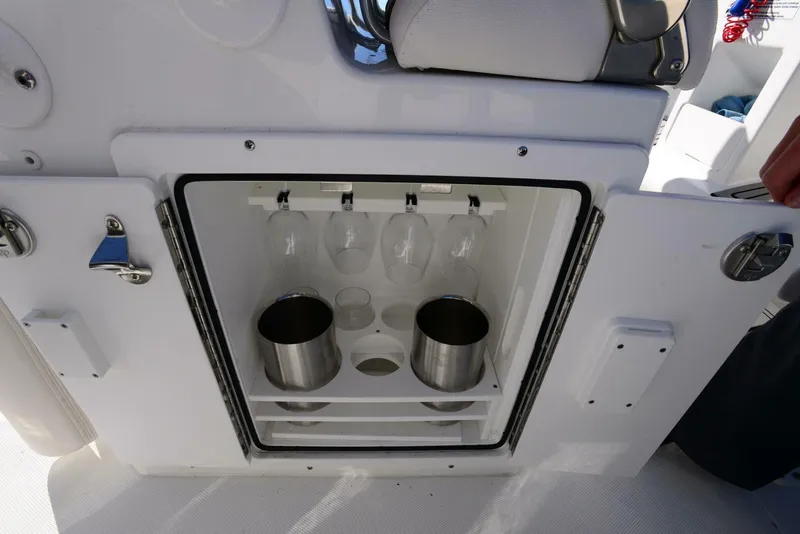 Slide: The Image of Sea Hunt Ultra 239 SE 2022 - 4997916