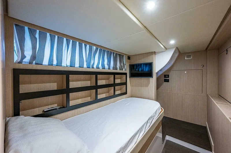 Slide: The Image of Azimut Magellano 66 2024 - 4998375