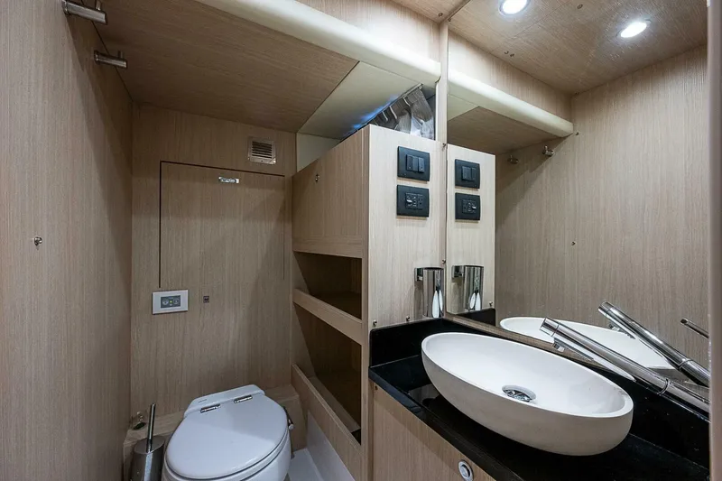 Slide: The Image of Azimut Magellano 66 2024 - 4998382