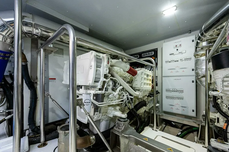 Slide: The Image of Azimut Magellano 66 2024 - 4998385