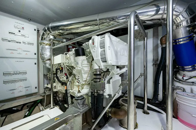 Slide: The Image of Azimut Magellano 66 2024 - 4998387