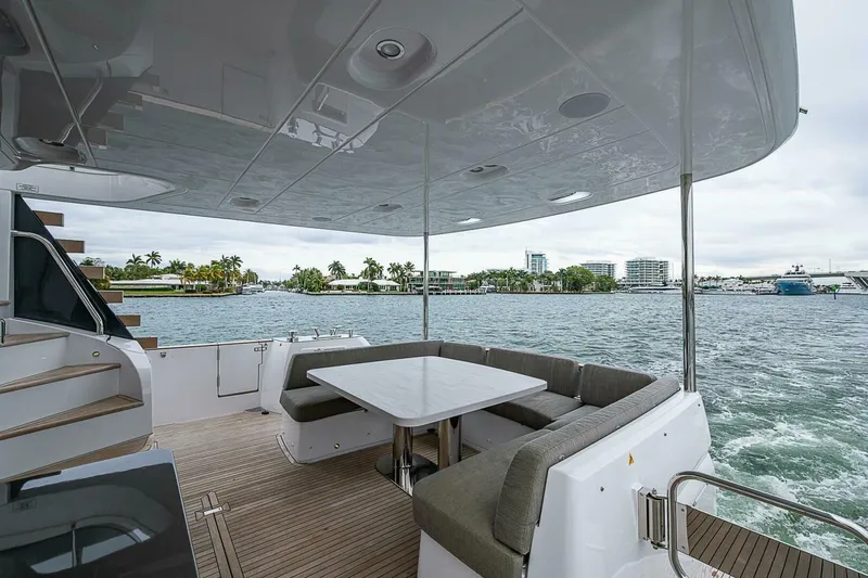 Slide: The Image of Azimut Magellano 66 2024 - 4998220