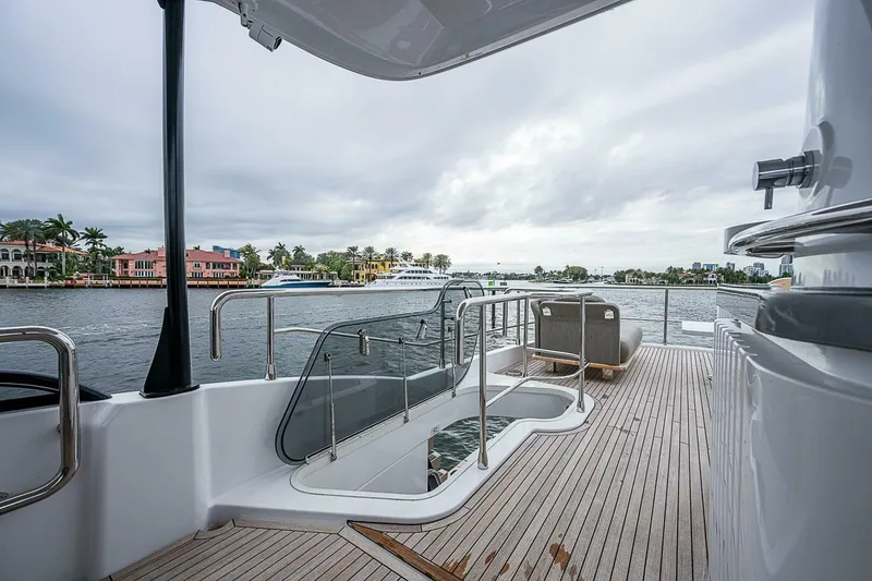 Slide: The Image of Azimut Magellano 66 2024 - 4998246