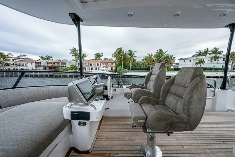 Slide: The Image of Azimut Magellano 66 2024 - 4998266