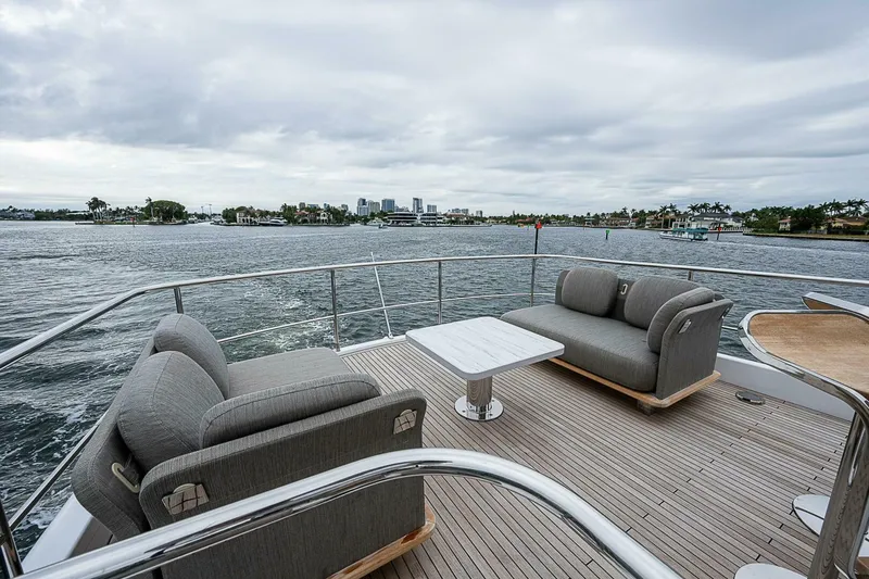 Slide: The Image of Azimut Magellano 66 2024 - 4998283