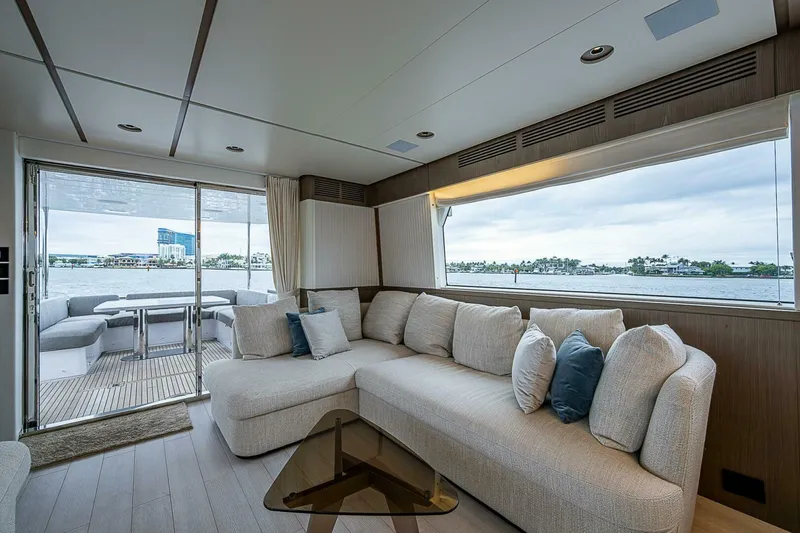 Slide: The Image of Azimut Magellano 66 2024 - 4998289