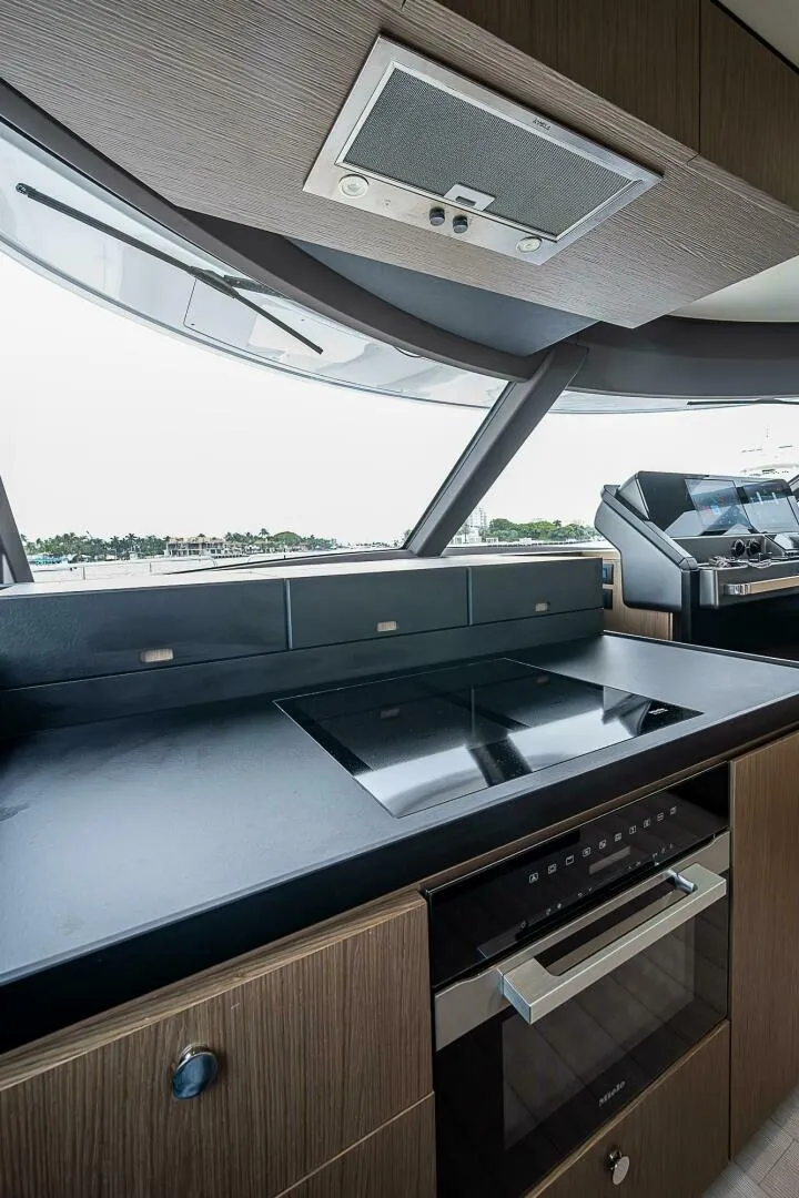 Slide: The Image of Azimut Magellano 66 2024 - 4998304