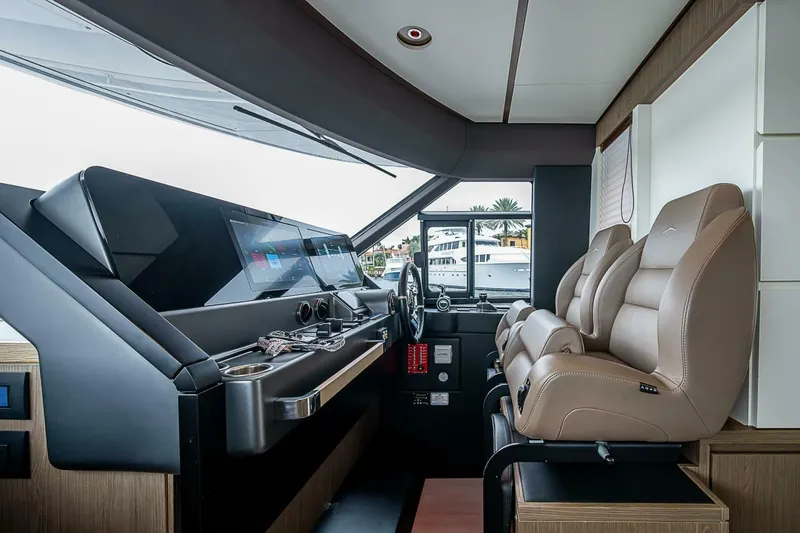 Slide: The Image of Azimut Magellano 66 2024 - 4998306