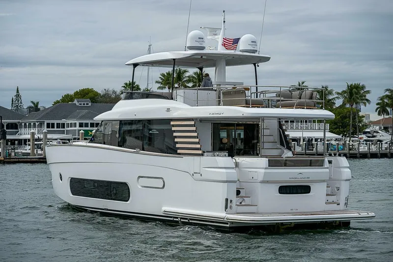 Slide: The Image of Azimut Magellano 66 2024 - 4998205
