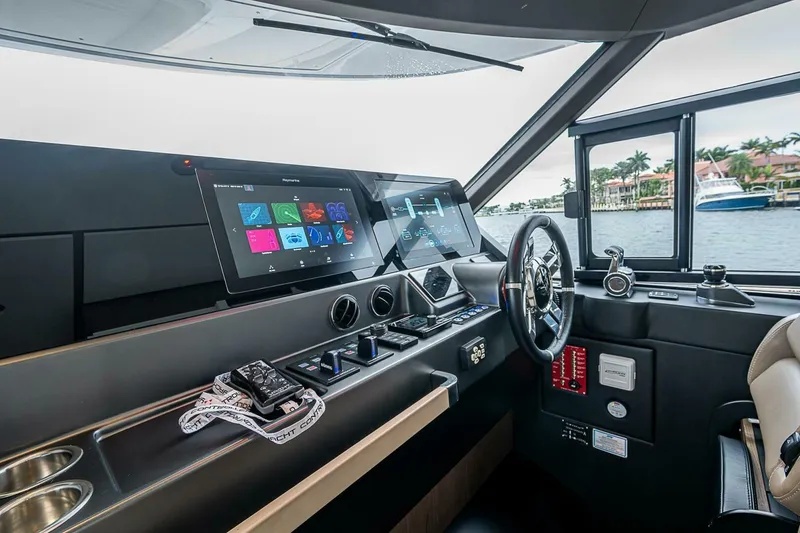 Slide: The Image of Azimut Magellano 66 2024 - 4998308