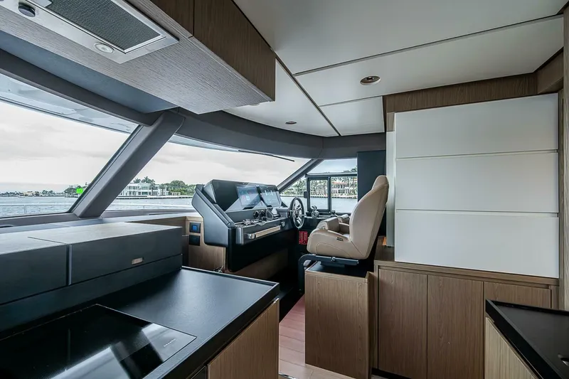 Slide: The Image of Azimut Magellano 66 2024 - 4998309