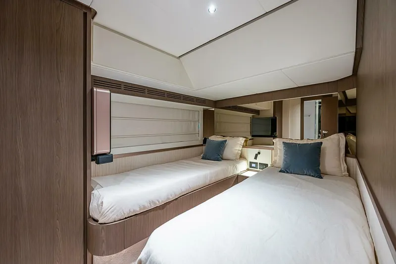 Slide: The Image of Azimut Magellano 66 2024 - 4998352