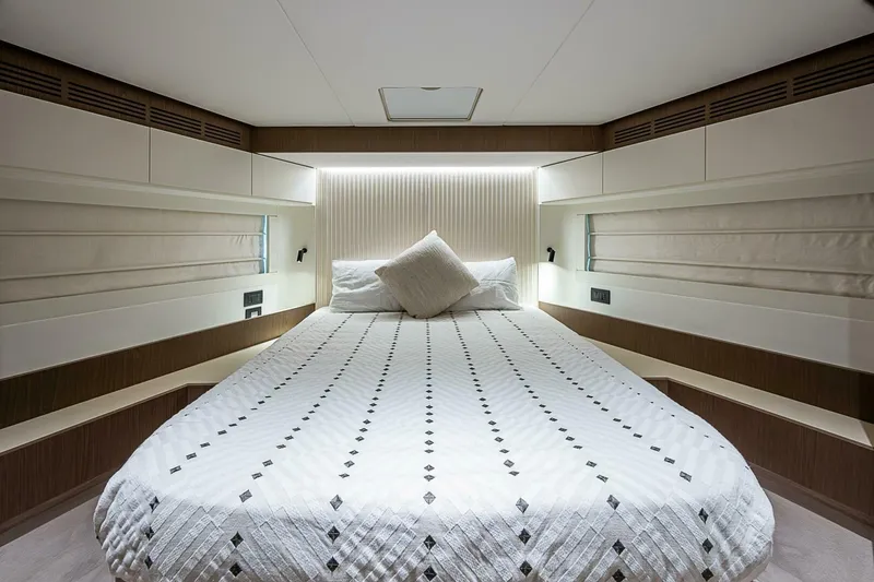 Slide: The Image of Azimut Magellano 66 2024 - 4998363