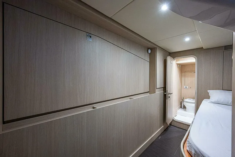 Slide: The Image of Azimut Magellano 66 2024 - 4998369