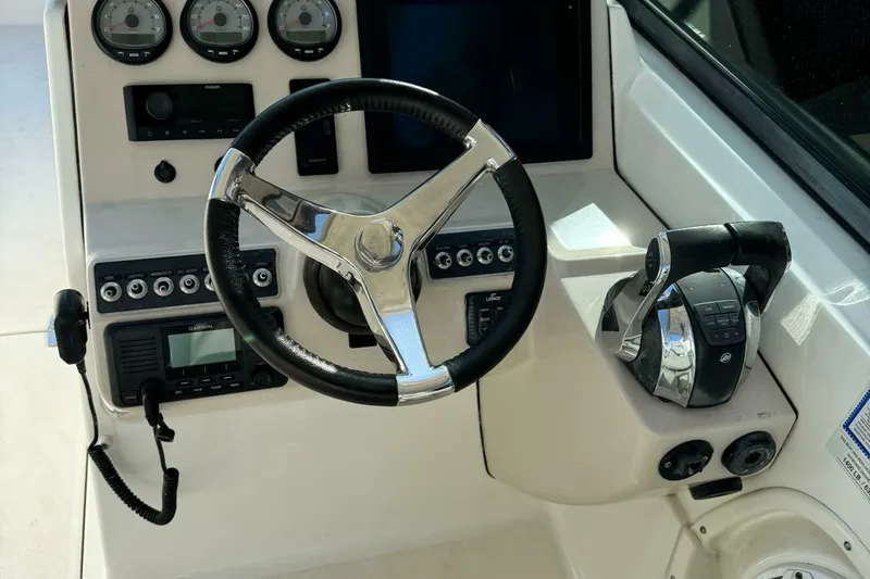 Slide: The Image of Boston Whaler 270 Vantage 2014 - 4998443