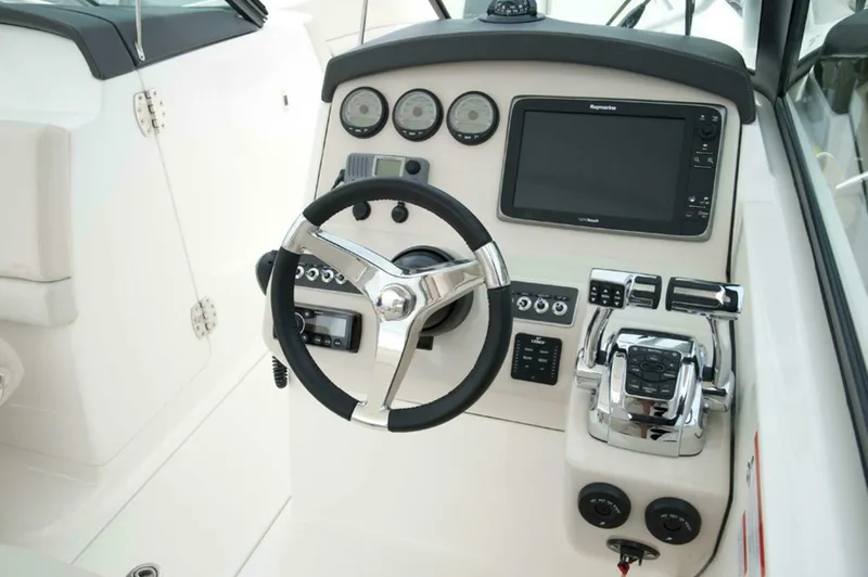 Slide: The Image of Boston Whaler 270 Vantage 2014 - 4998459
