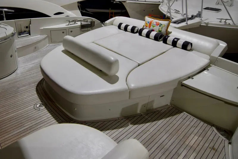 Slide: The Image of Azimut 62S 2010 - 4998519