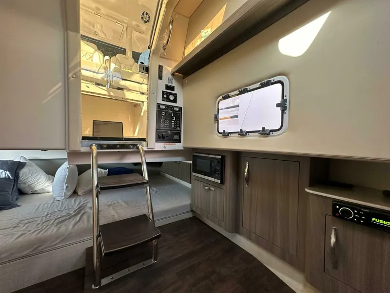 Slide: The Image of Regal 33 SAV 2020 - 4998840