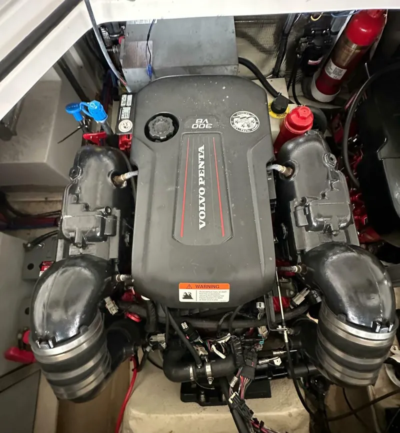Slide: The Image of Regal 28 Express 2019 - 4998915