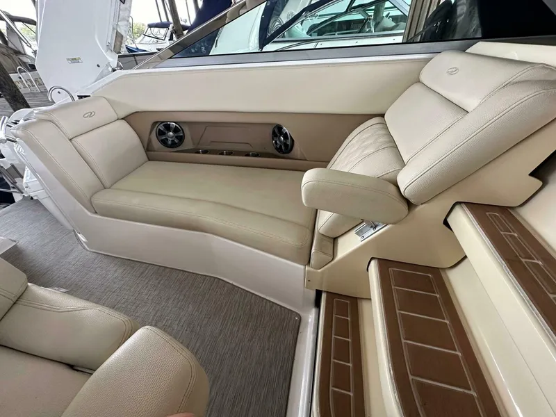 Slide: The Image of Regal 28 Express 2019 - 4998986