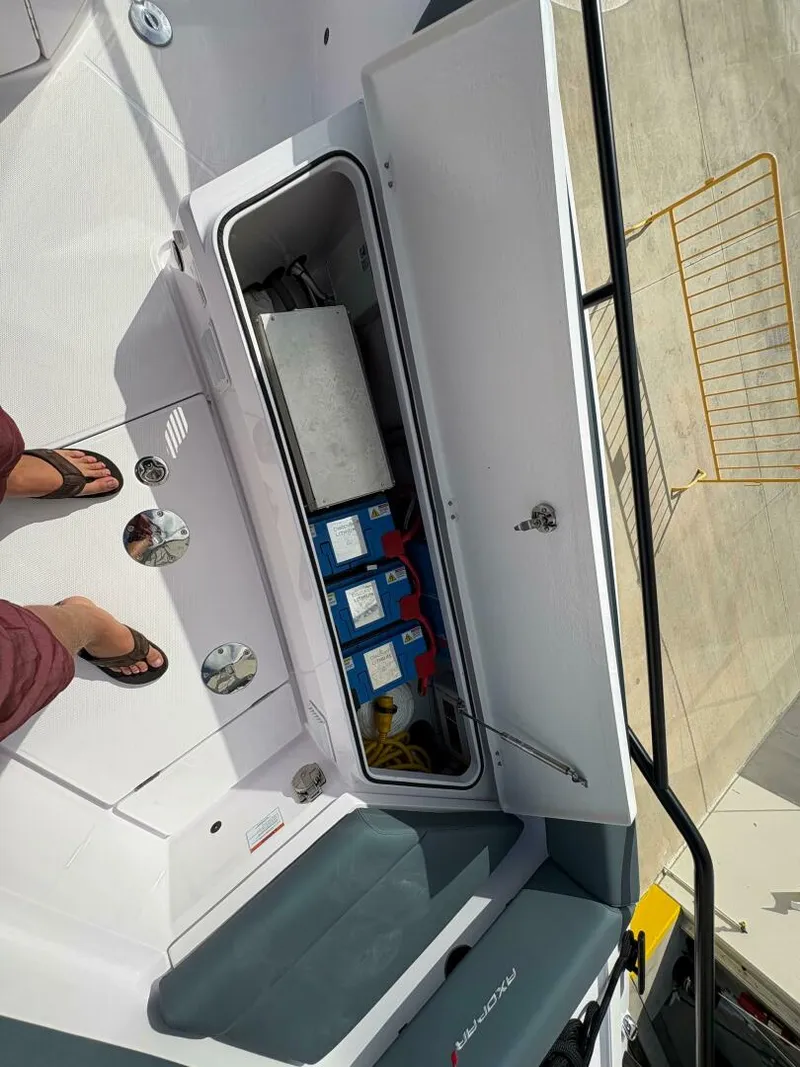 Slide: The Image of Axopar 28 AFT CABIN 2023 - 4999326