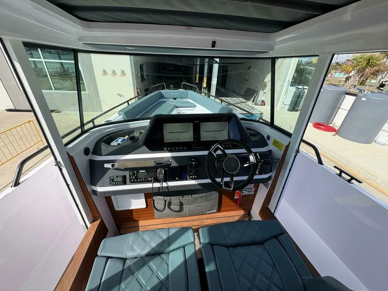 Slide: The Image of Axopar 28 AFT CABIN 2023 - 4999329