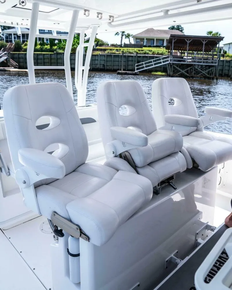 Slide: The Image of Everglades 435 Center Console 2018 - 4999729