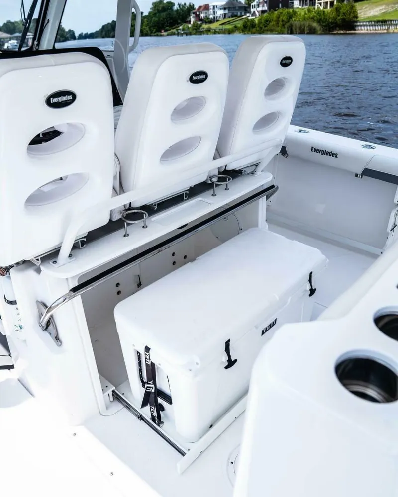 Slide: The Image of Everglades 435 Center Console 2018 - 4999730