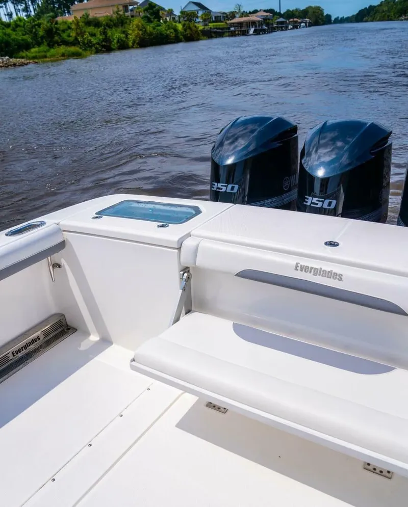 Slide: The Image of Everglades 435 Center Console 2018 - 4999731