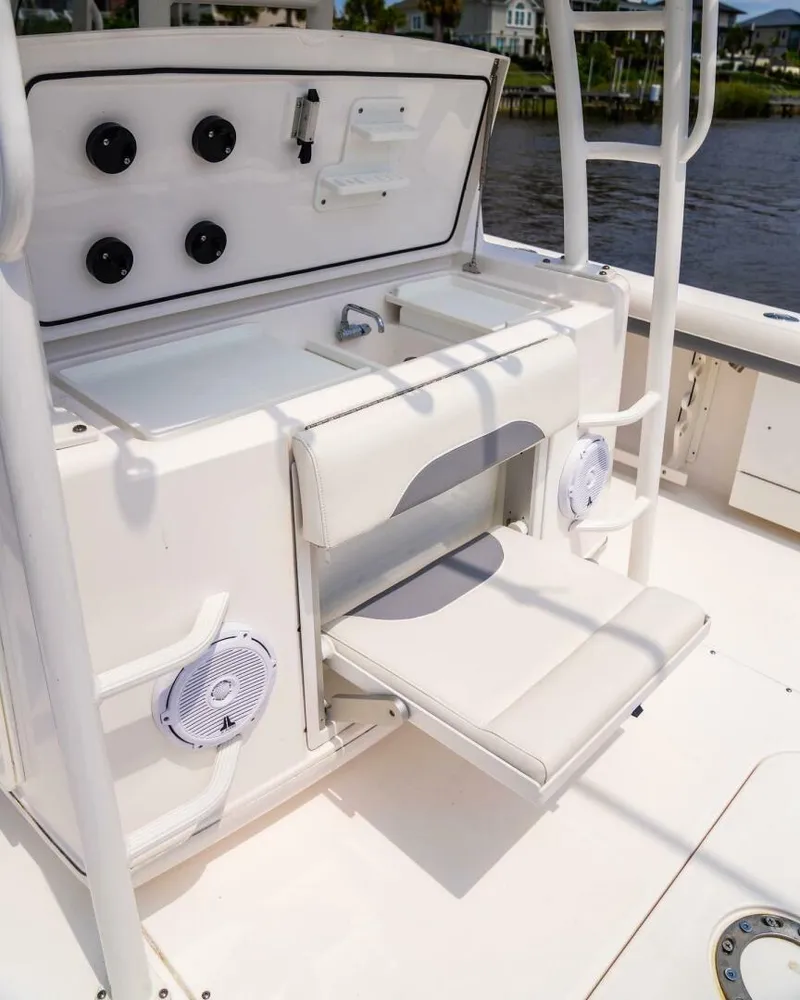 Slide: The Image of Everglades 435 Center Console 2018 - 4999732