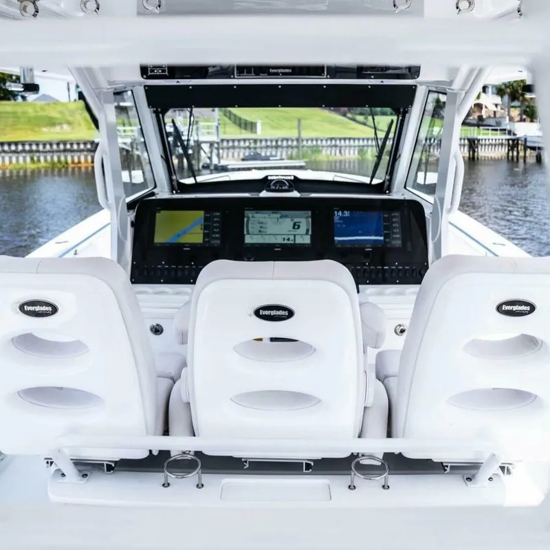 Slide: The Image of Everglades 435 Center Console 2018 - 4999735