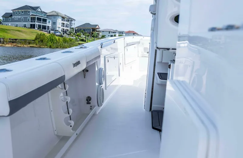 Slide: The Image of Everglades 435 Center Console 2018 - 4999737