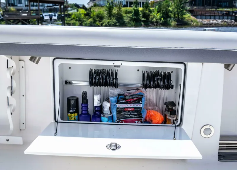 Slide: The Image of Everglades 435 Center Console 2018 - 4999741