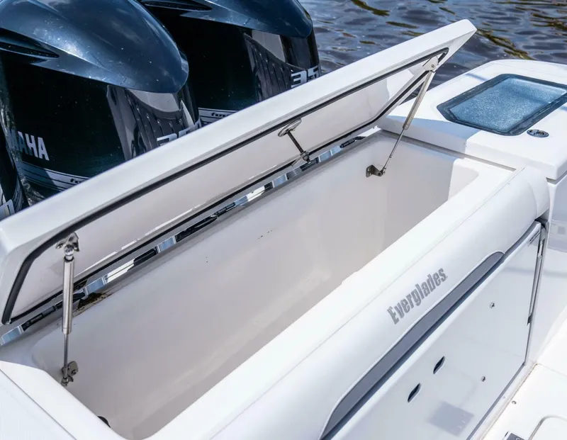 Slide: The Image of Everglades 435 Center Console 2018 - 4999744