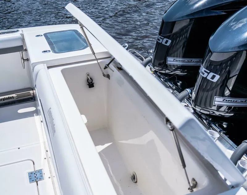 Slide: The Image of Everglades 435 Center Console 2018 - 4999745