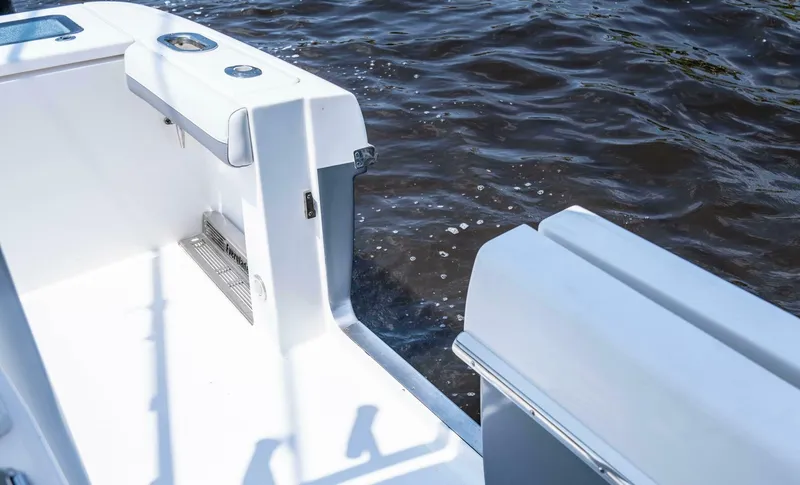 Slide: The Image of Everglades 435 Center Console 2018 - 4999747