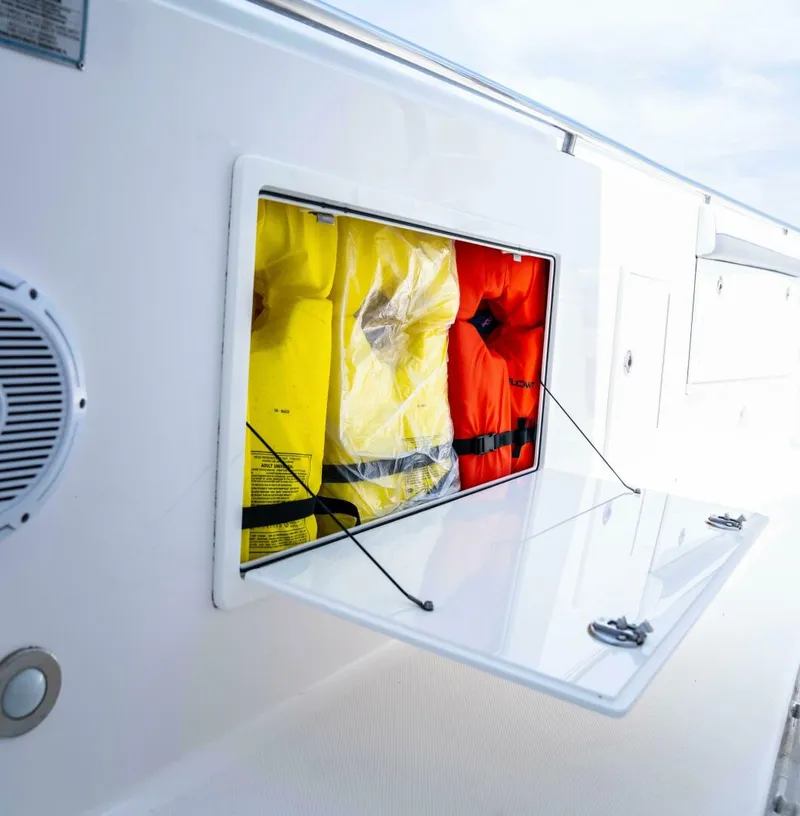 Slide: The Image of Everglades 435 Center Console 2018 - 4999749