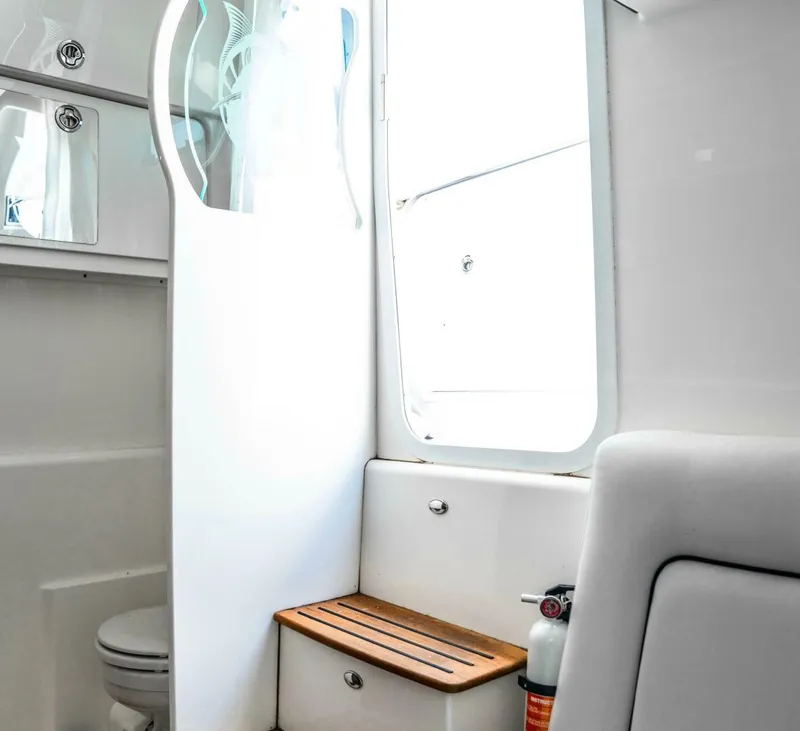 Slide: The Image of Everglades 435 Center Console 2018 - 4999756