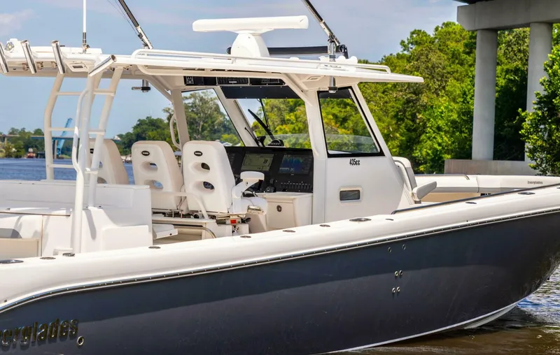 Slide: The Image of Everglades 435 Center Console 2018 - 4999724